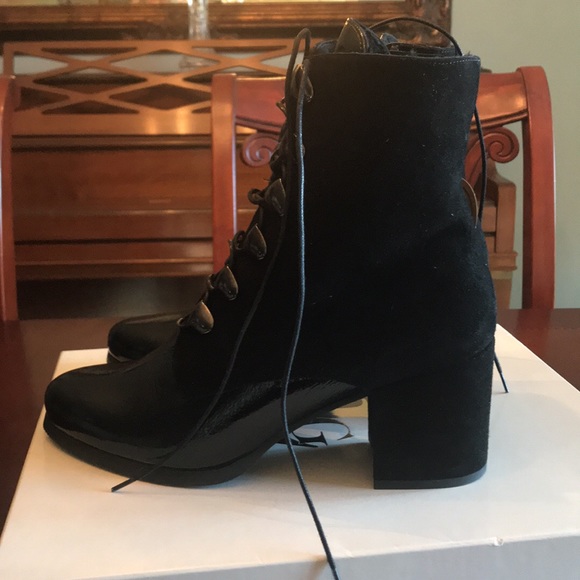 Gorgeous women’s Italian heel boots - Picture 6 of 12